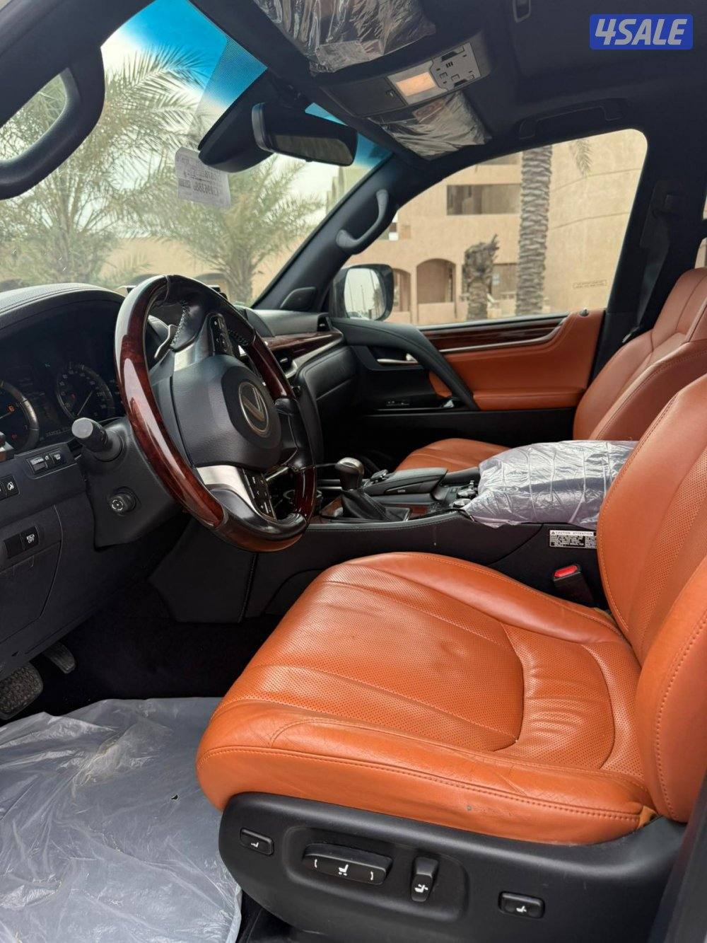 لكزس LX570 ٢٠١٦ وارد الخليج عداد ٢٣٠ ألف شرط الفحص البدي قطعتين2