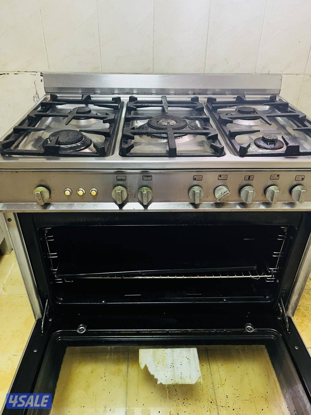 للبيع طباخ شغال تمام مع فرن0