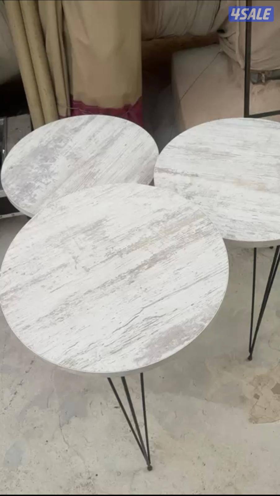 غنفات نظيفين مع ثلاث طاولات1