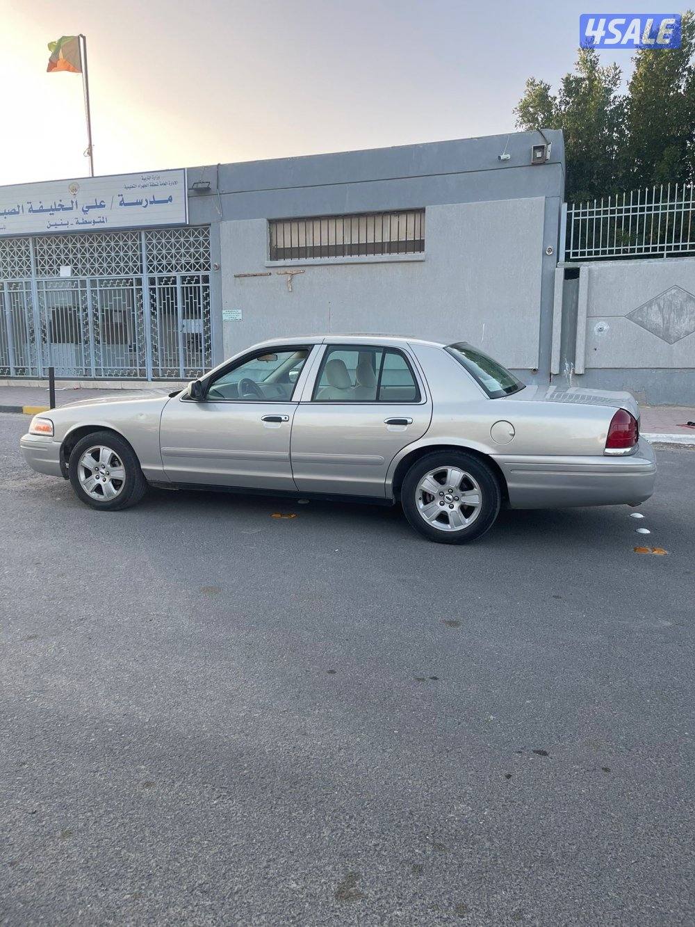 للبيع فورد فكتوريا1