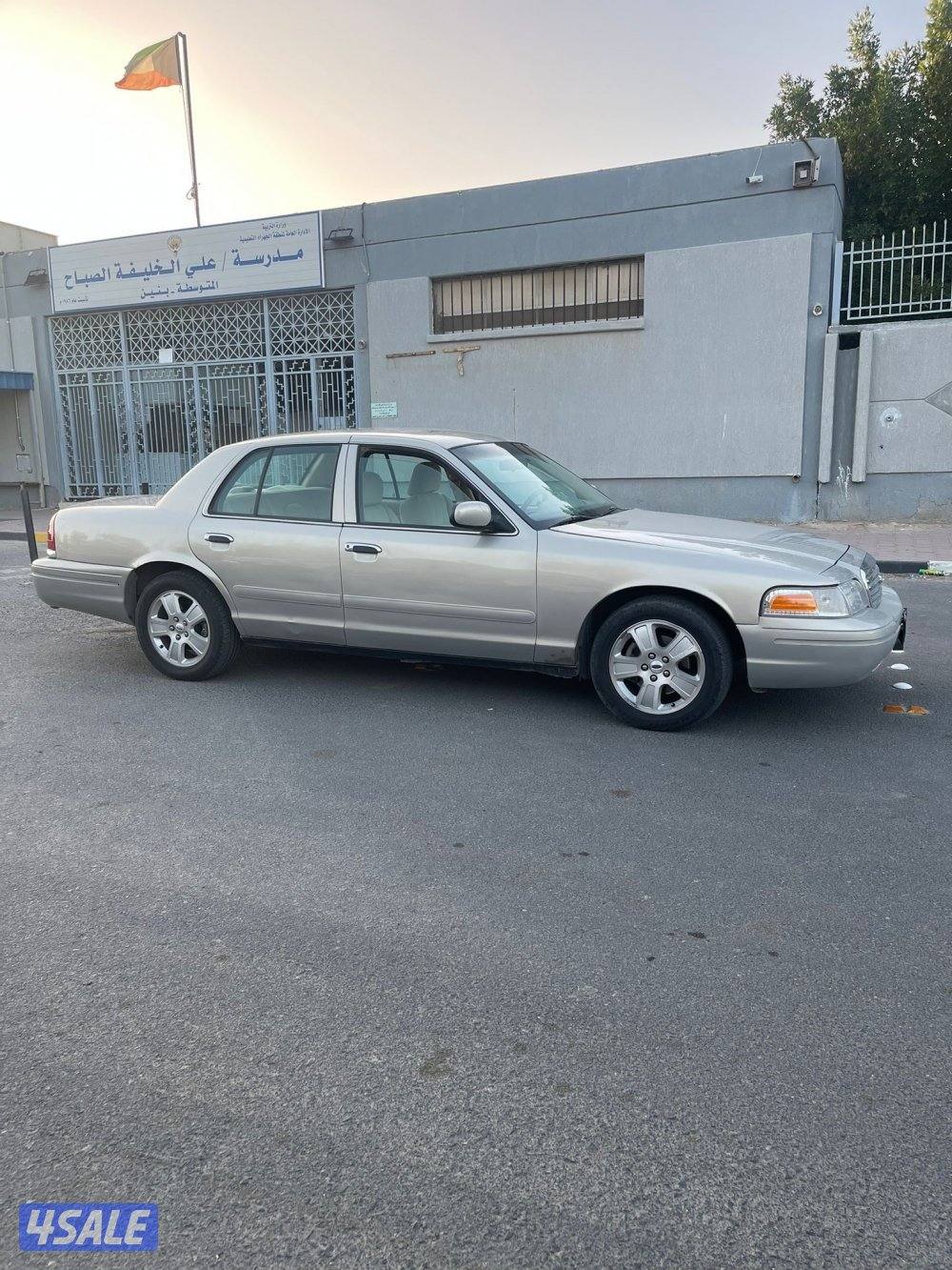 للبيع فورد فكتوريا2