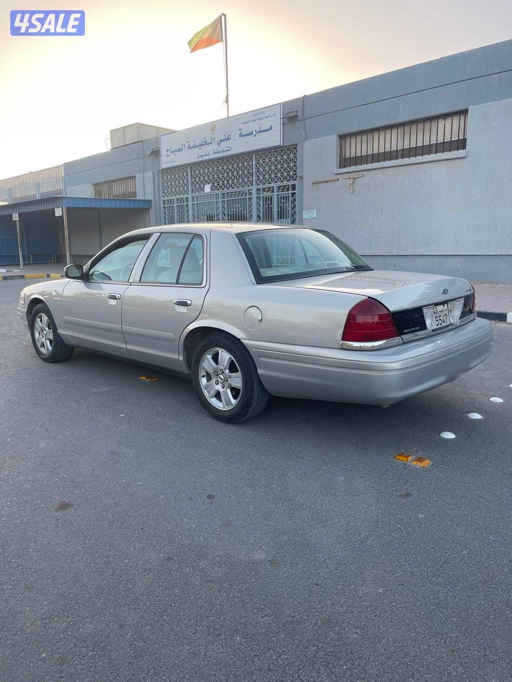 للبيع فورد فكتوريا3