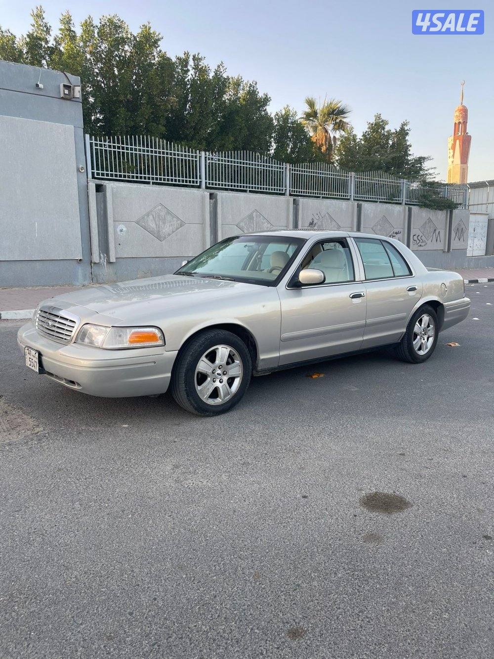 للبيع فورد فكتوريا4