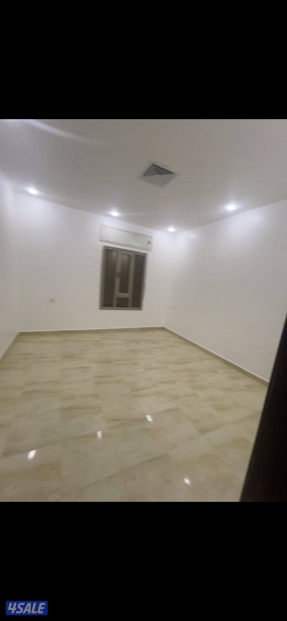 شقة للإيجار تتكون من عدد 3 غرف منها ماستر وغرفة عامل سخان مركزي سنترال2