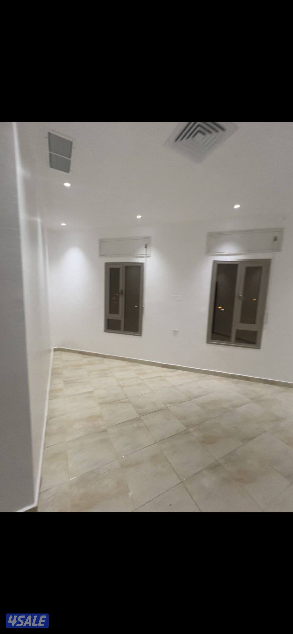 شقة للإيجار تتكون من عدد 3 غرف منها ماستر وغرفة عامل سخان مركزي سنترال3