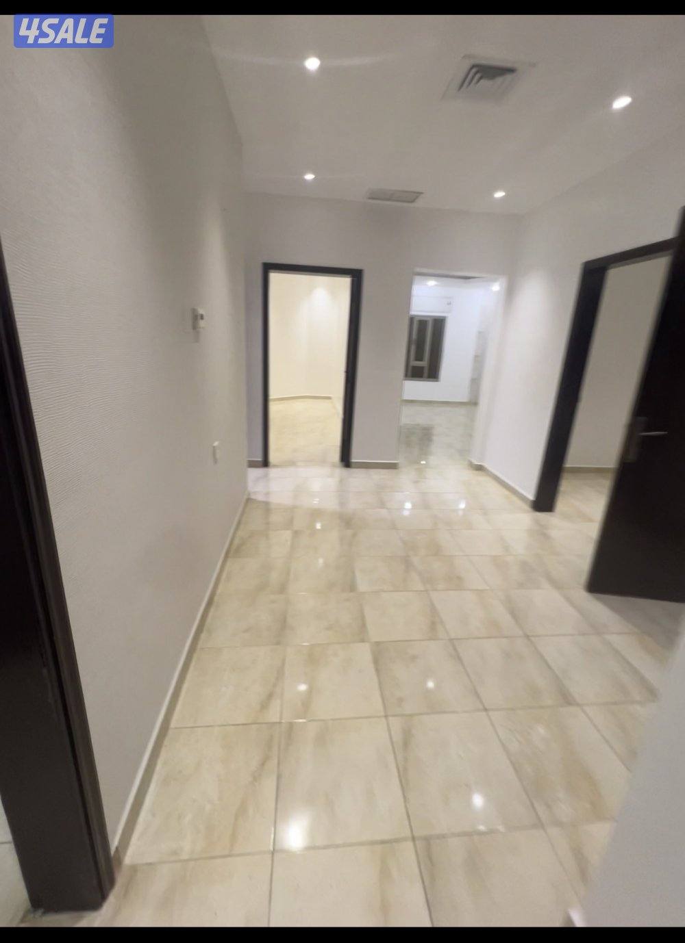 شقة للإيجار تتكون من عدد 3 غرف منها ماستر وغرفة عامل سخان مركزي سنترال5