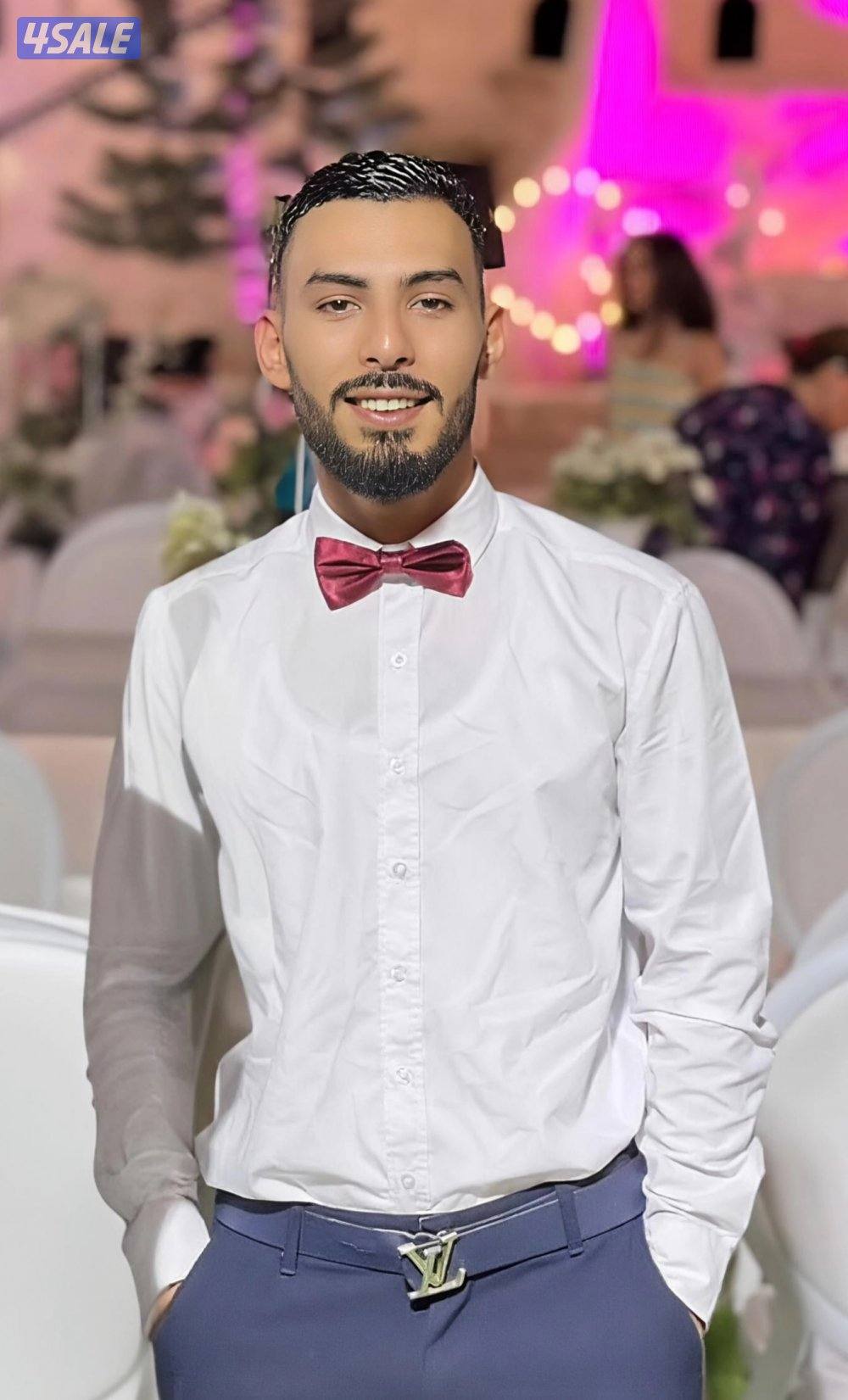 ابحث عن عمل في مجال نادل او كاشير او معلم شيش1