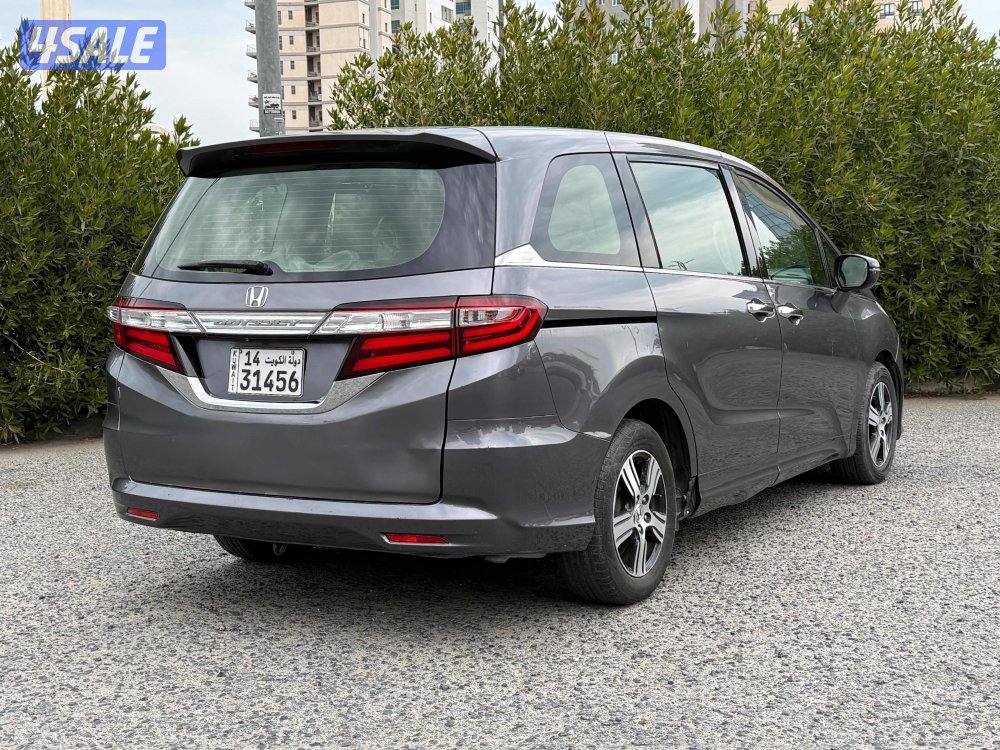 للبيع هوندا أوديسي عائليه موديل 2016 بحاله جيده4