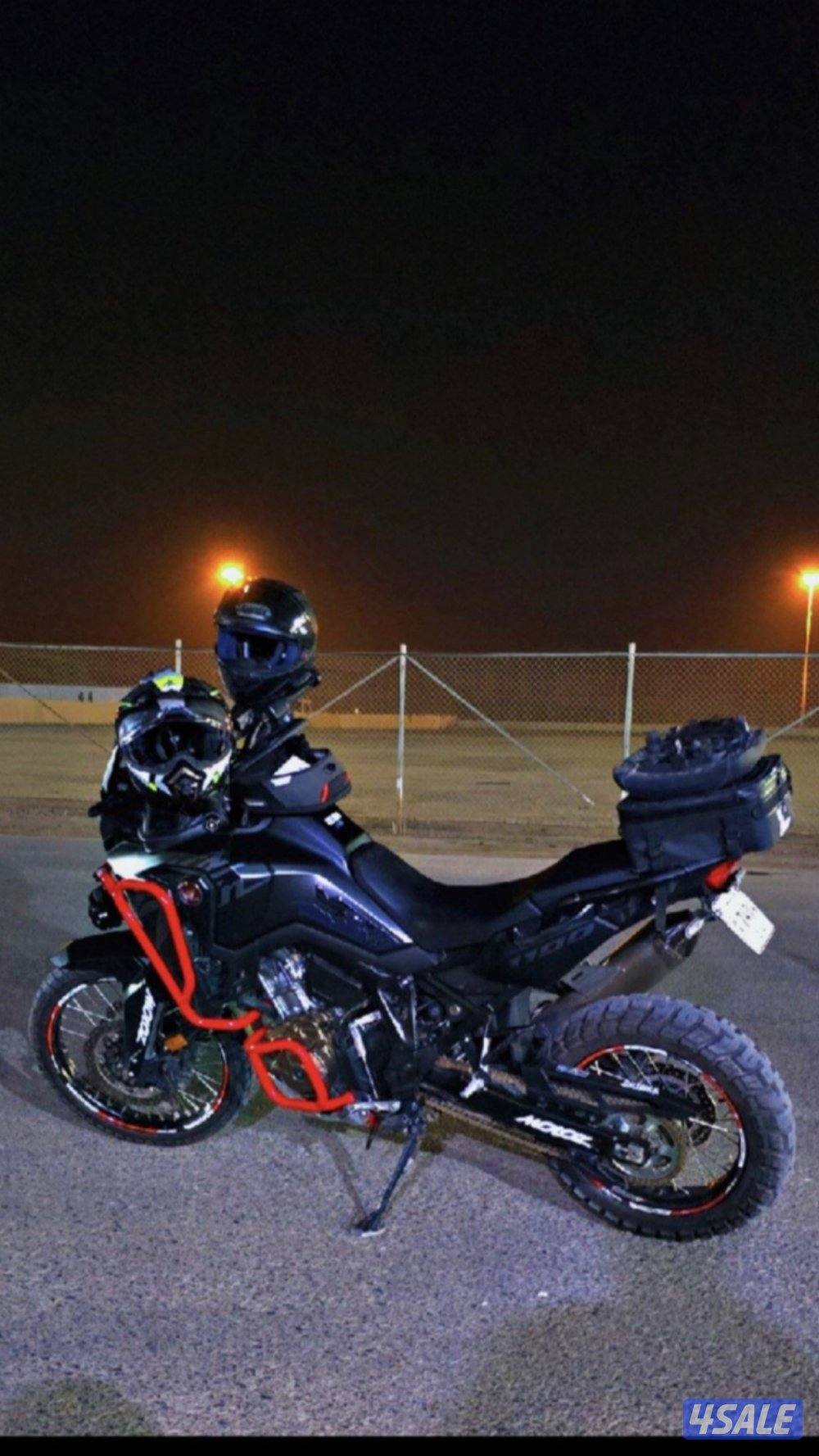 African Twin Adventure  1100 Ultra Black0