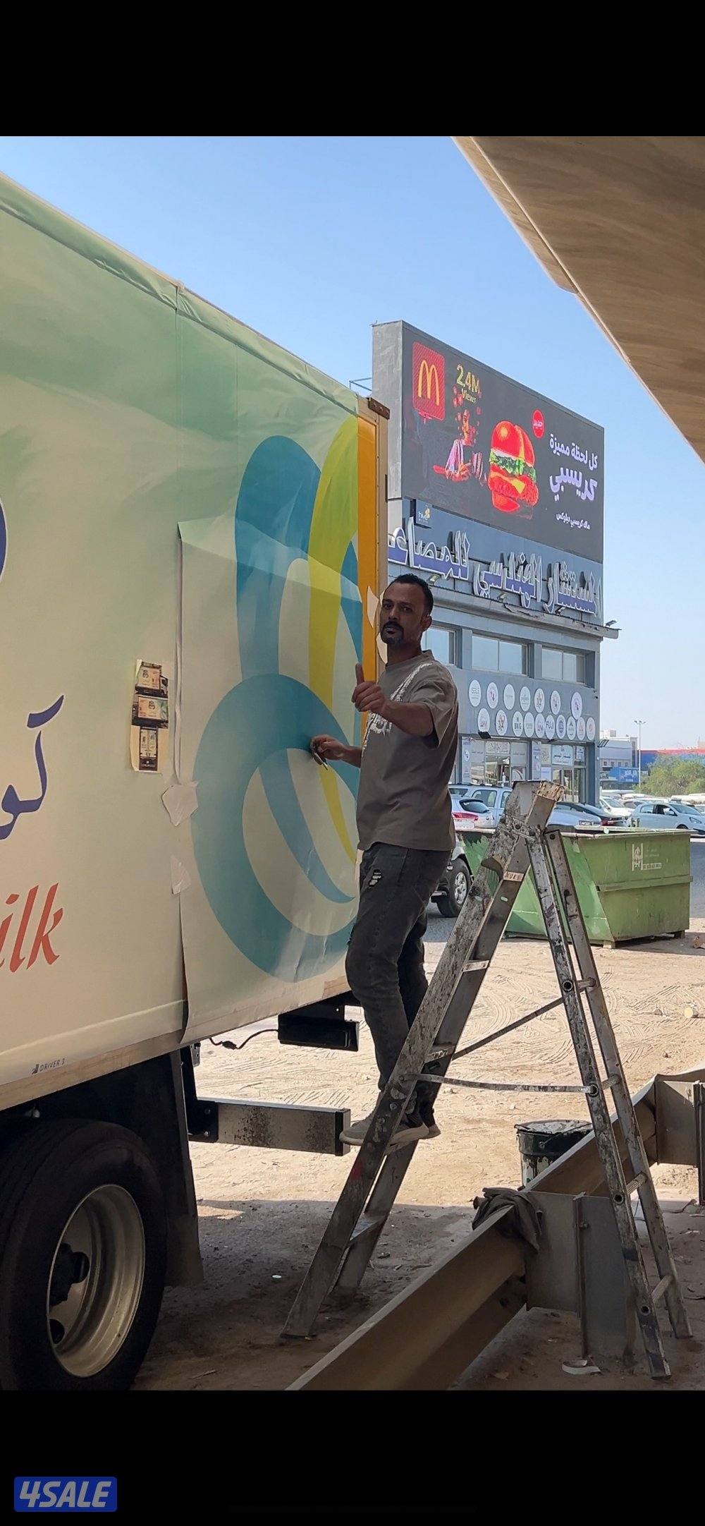 فني تركيب استيكر للسيارات وعازل حراري نانو سيرمك لحد باب البيت2