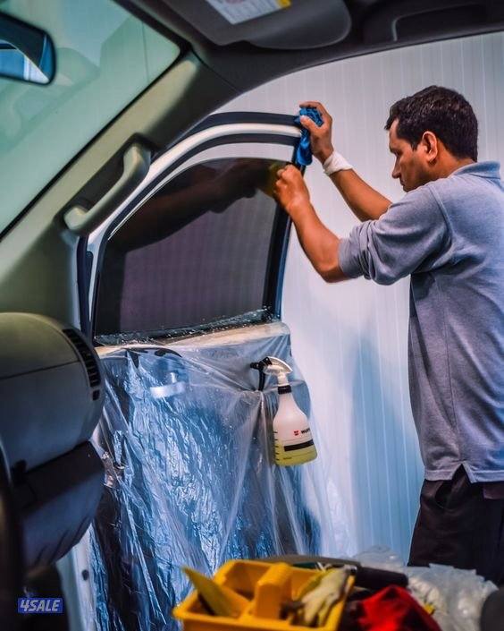 فني تركيب استيكر للسيارات وعازل حراري نانو سيرمك لحد باب البيت7