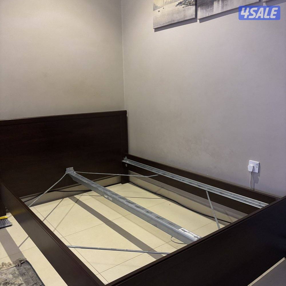سرير ايكيا نظيف 160x2000