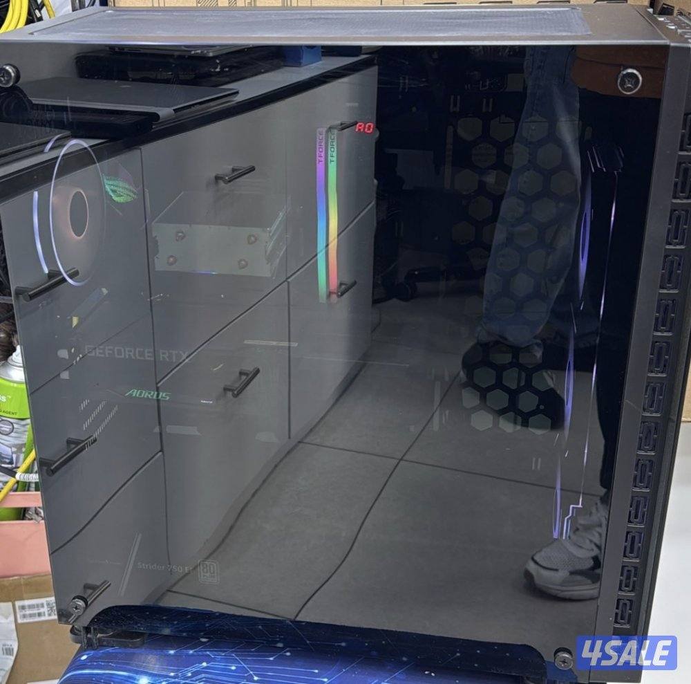 كمبيوتر للالعاب مع شاشة1