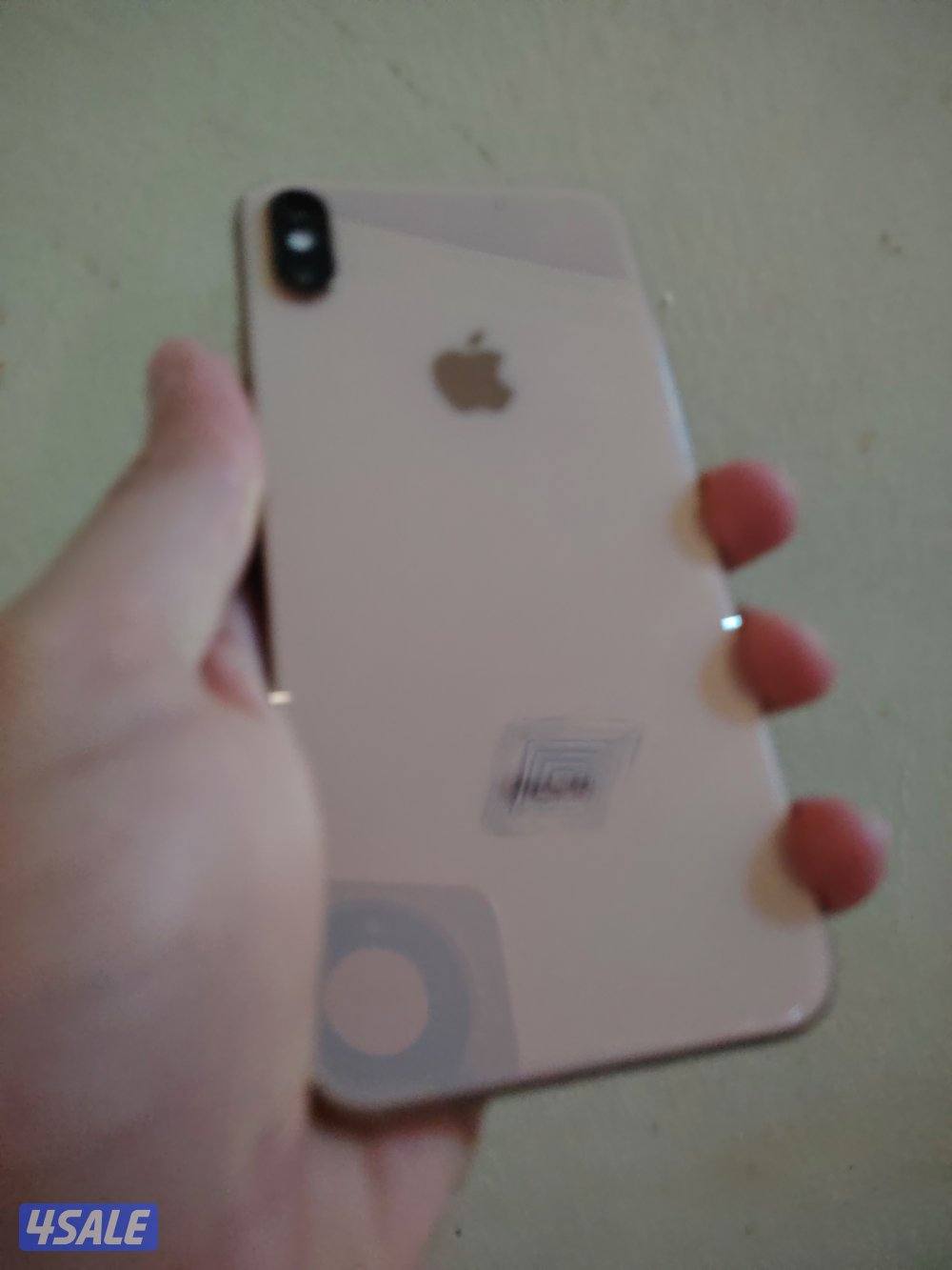 للبيع ايفون xsmaxمع سماعه وبطاريه3