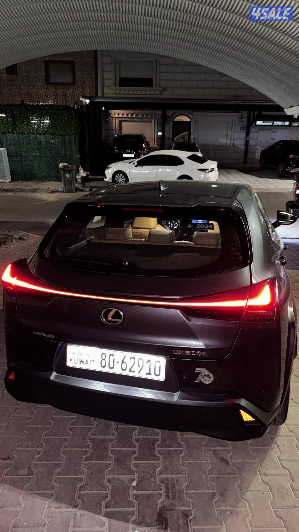 لكزس ux300h 20242
