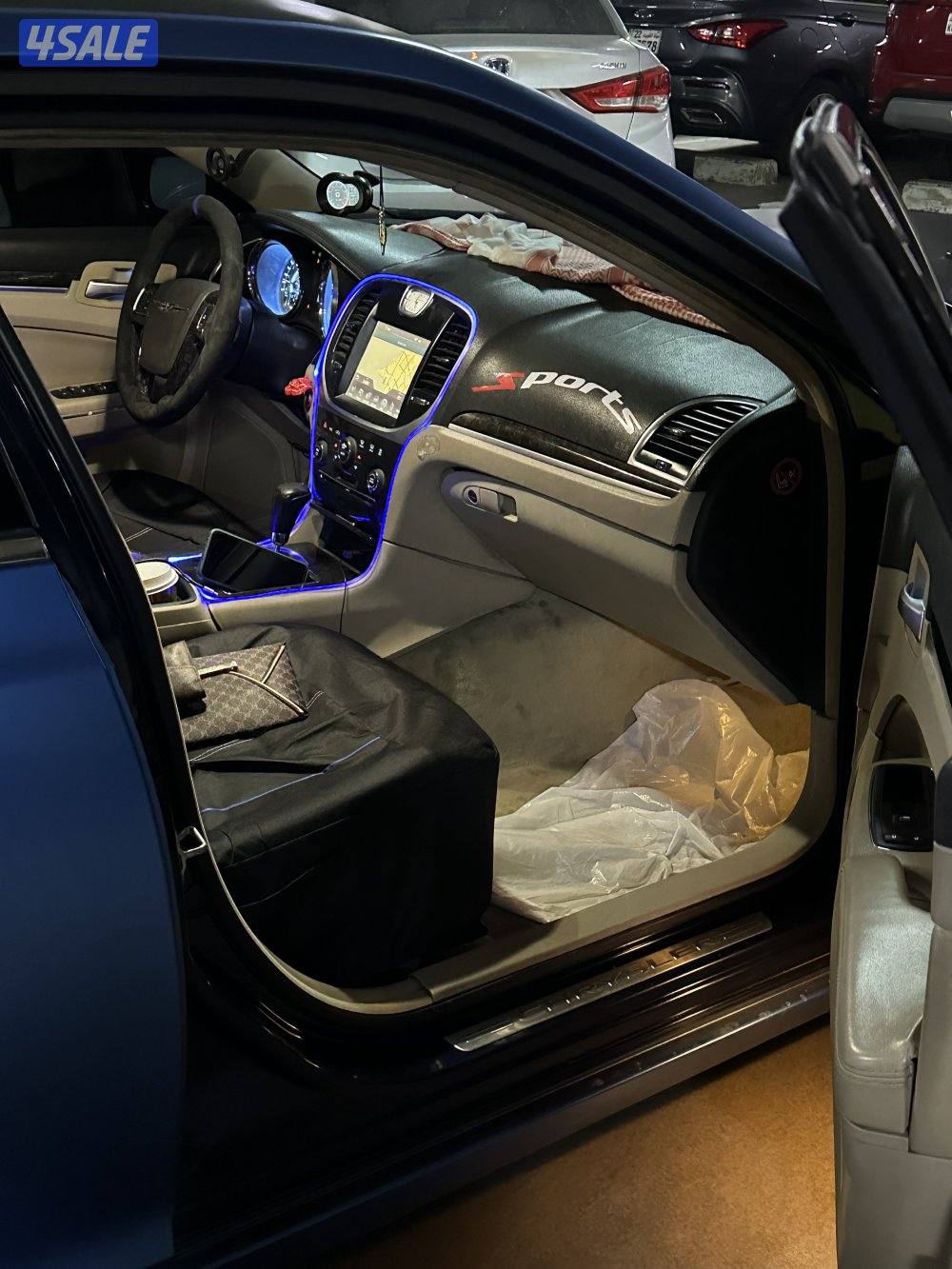 للبيع كرايسلر 8 سلندرمحول بلكامل SRT8 بحاله الوكاله بيمه جديد سنه11