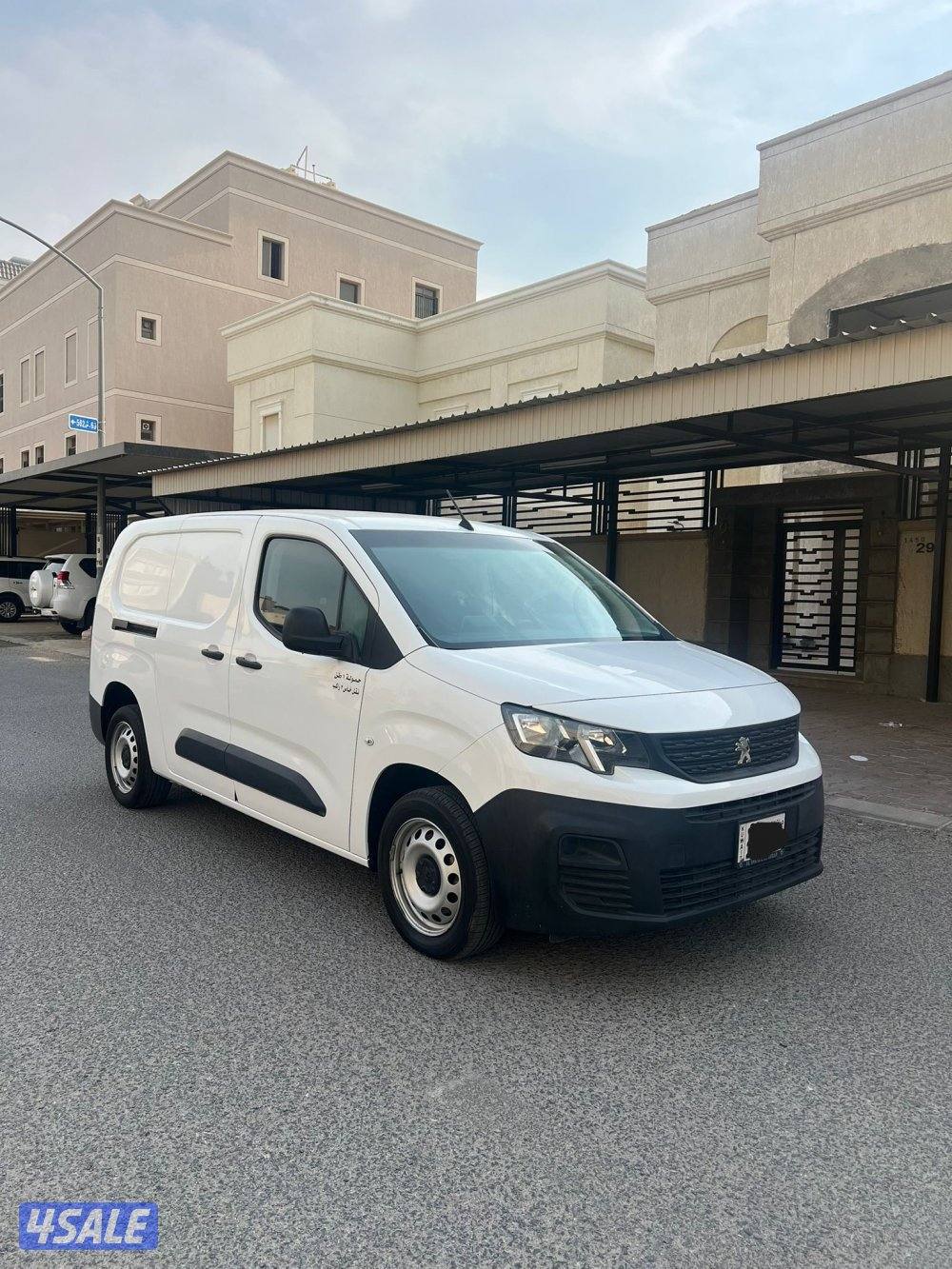 بيجو 2023 فان نقل0