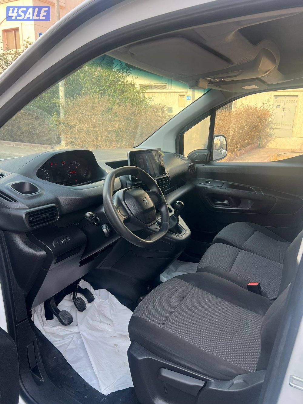 بيجو 2023 فان نقل2