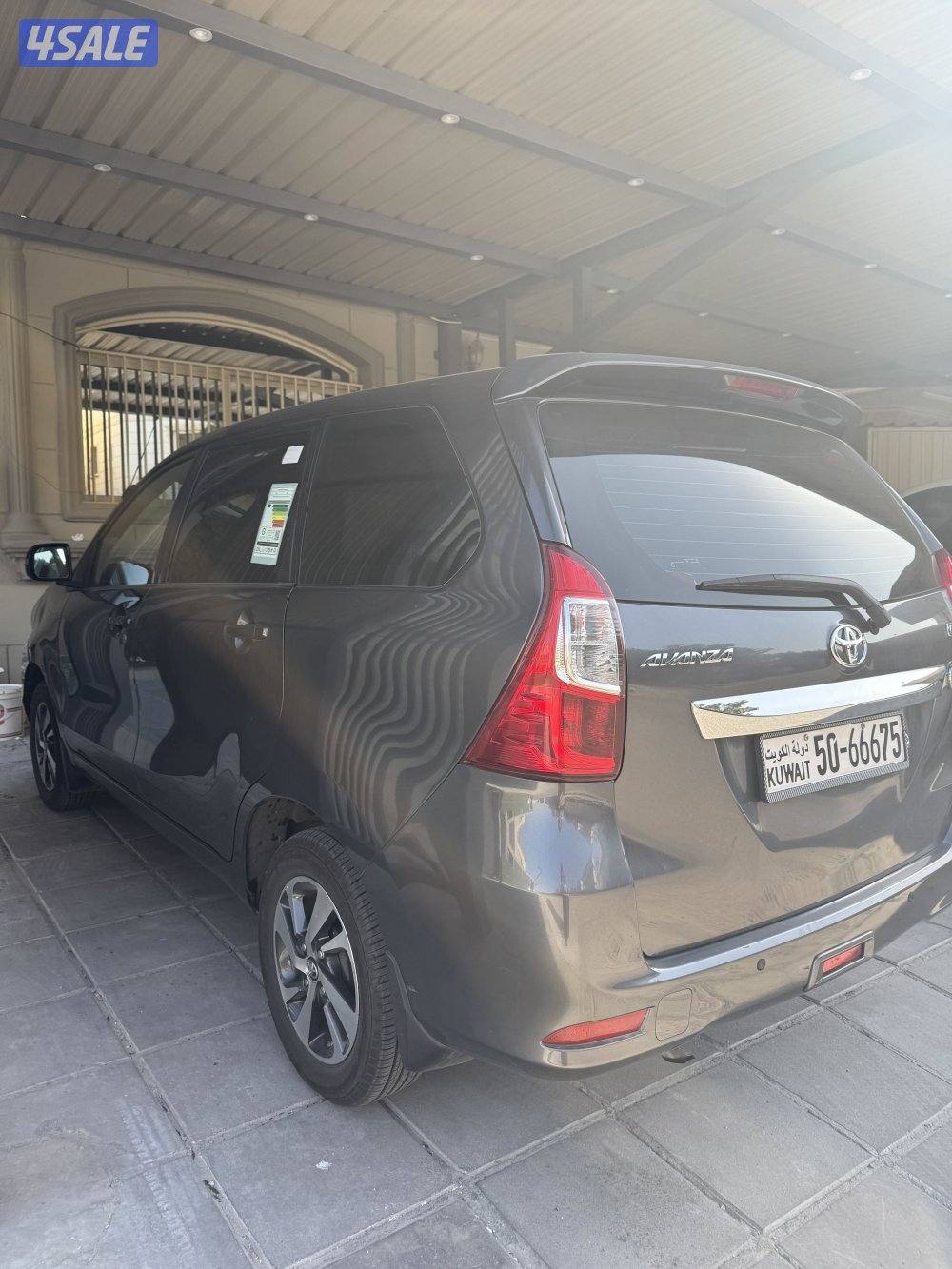 للبيع سيارة عائلية أفانزا تويوتا 2019 عداد 97 الف 7 راكب2