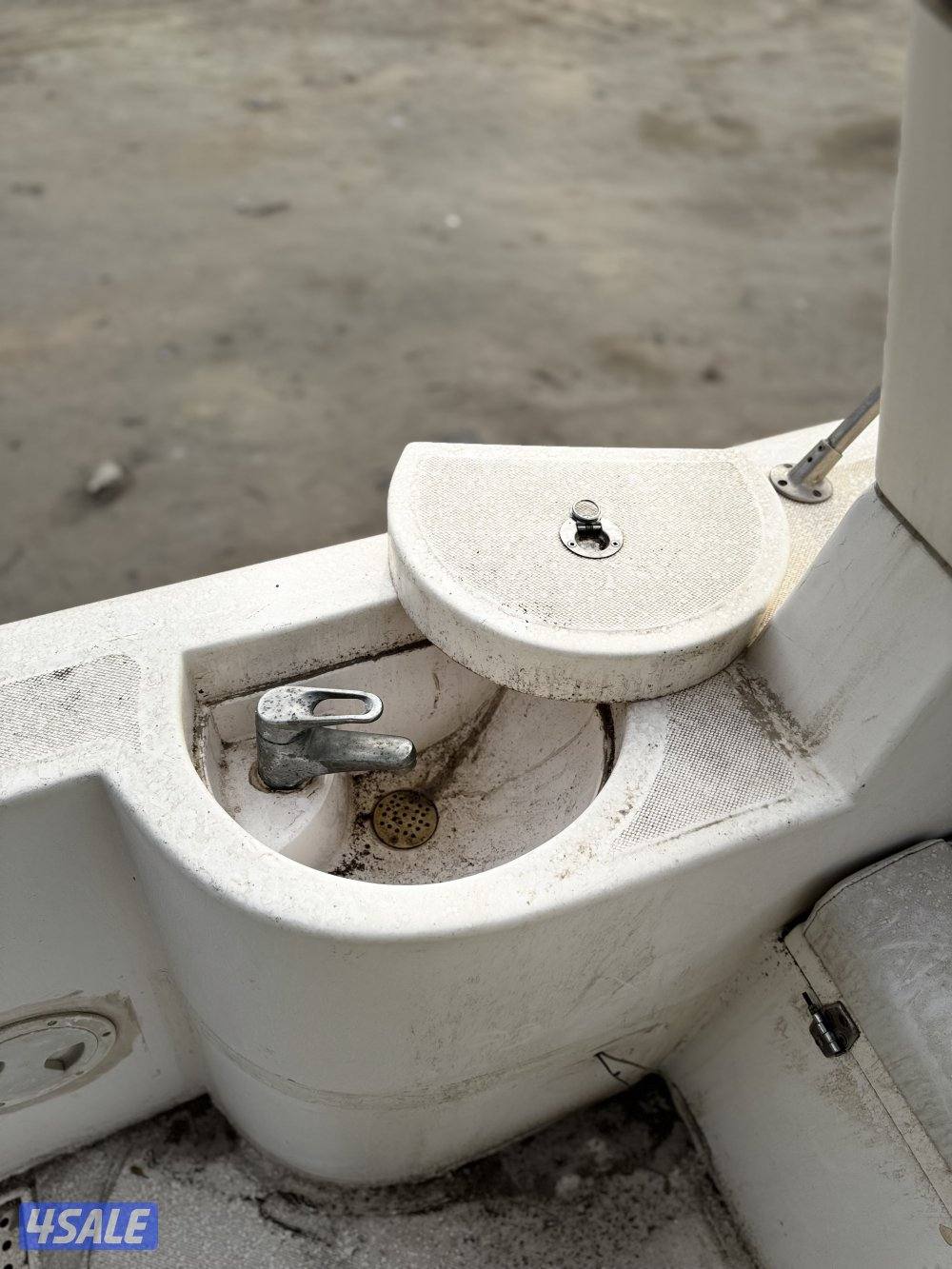 للبيع مني يخت دبي مرين 30 قدم1