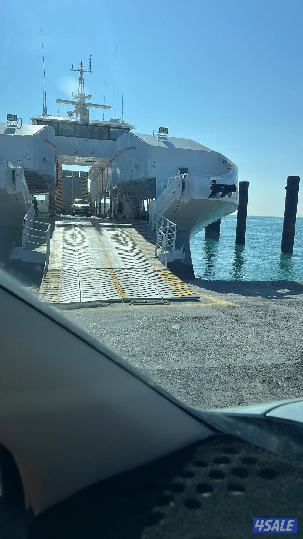 ‏البيع برادو موديل 22 لون فضي كامل مواصفات عداد 46 شرط الفحص0