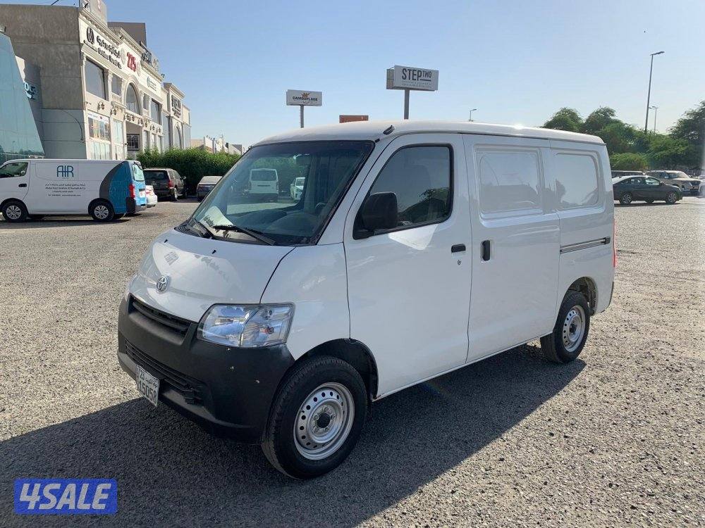 للبيع باص تايوتا مقفل كير اتوماتك طراز 20241