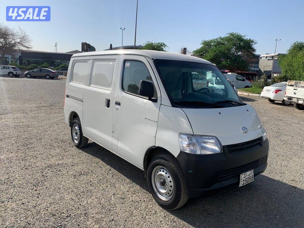 للبيع باص تايوتا مقفل كير اتوماتك طراز 20244