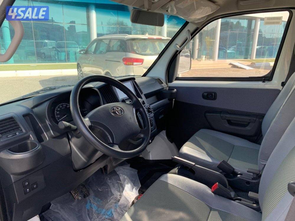 للبيع باص تايوتا مقفل كير اتوماتك طراز 20245