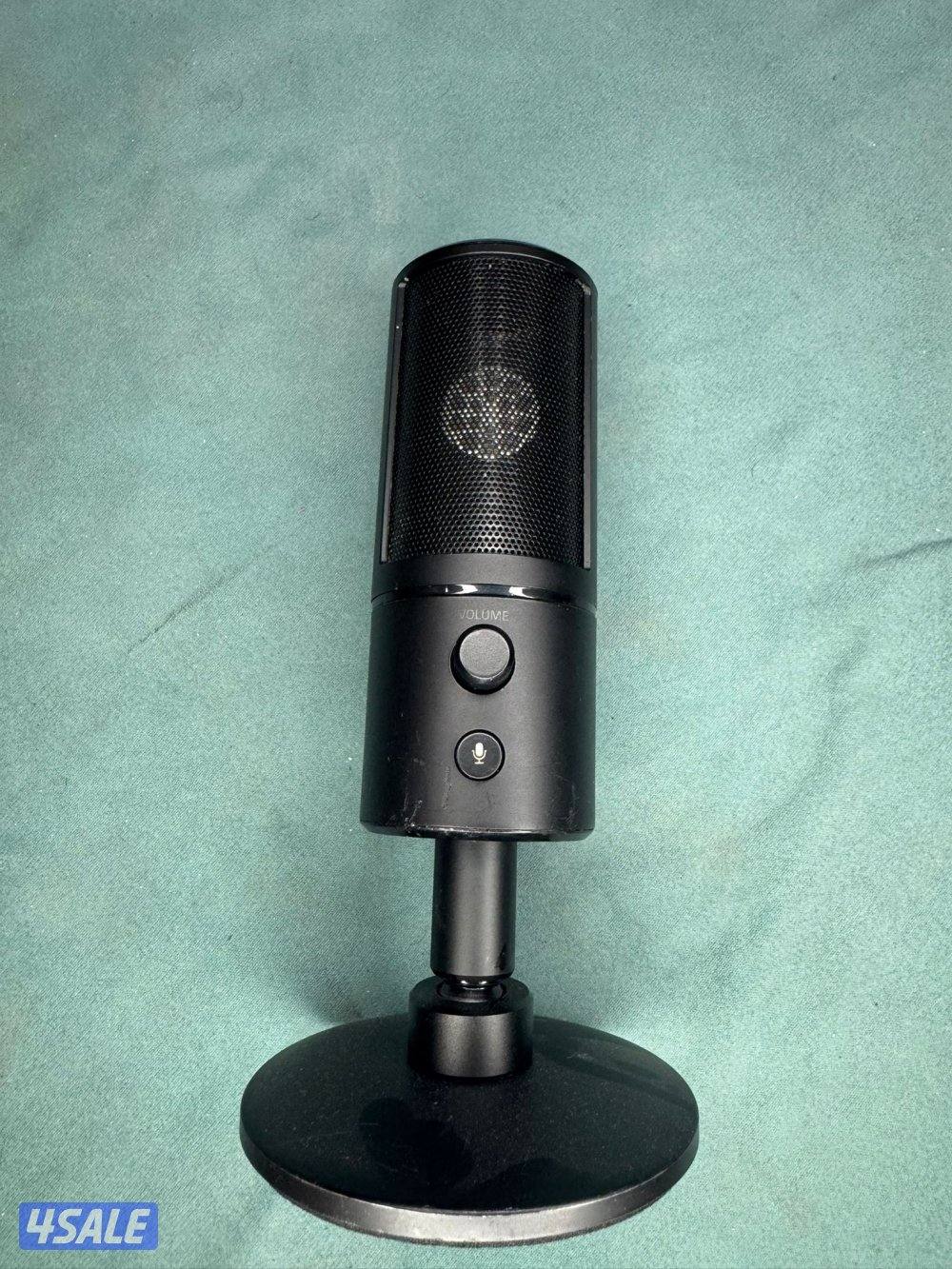 RAZER SEIREN X  is a very good condition 100% working0