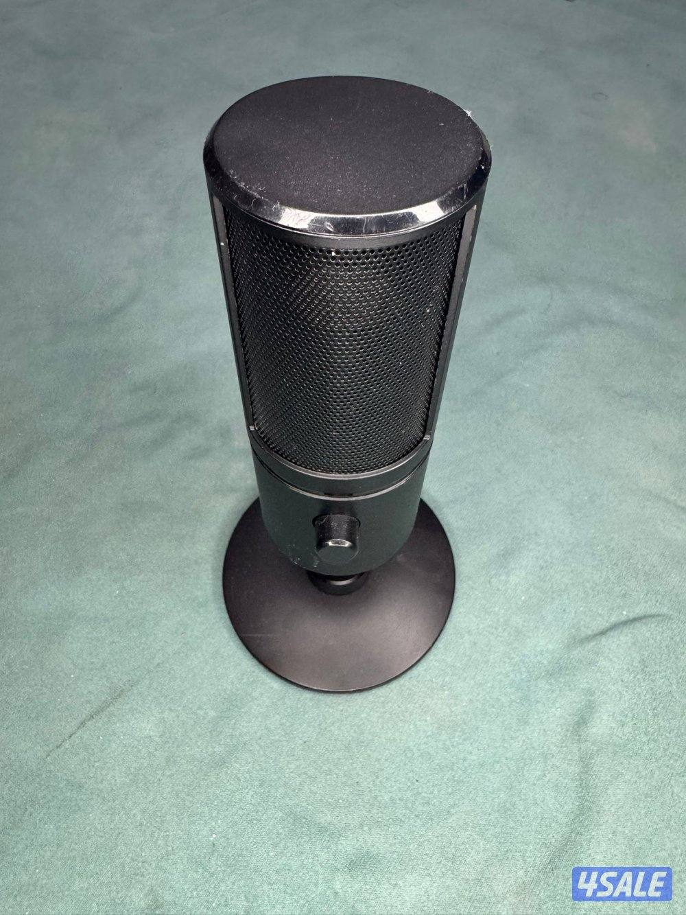 RAZER SEIREN X  is a very good condition 100% working1