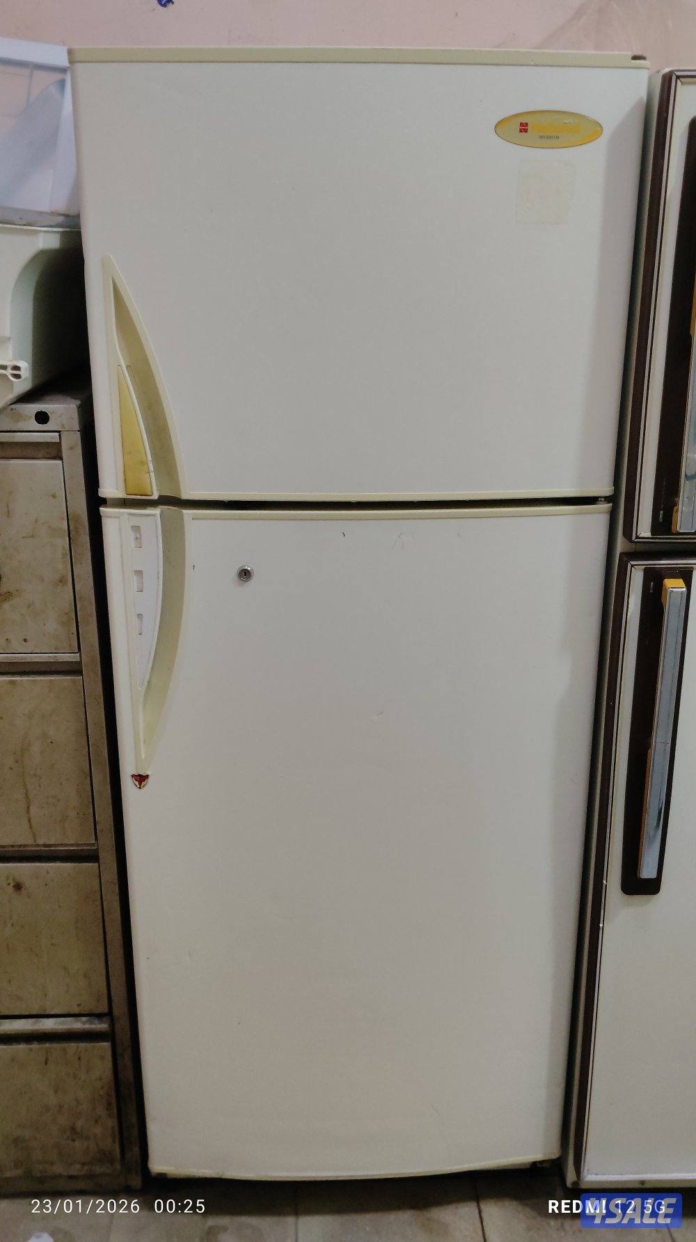 نبيع ثلاجه وا طباخ بحاله ممتازه معا التوصل9