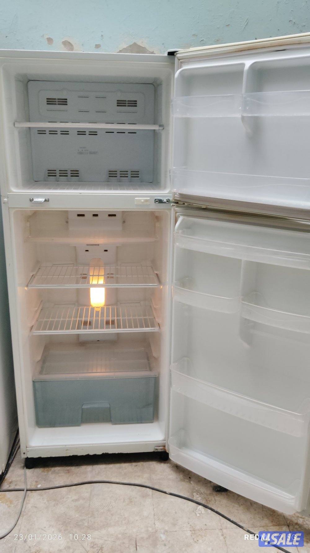 نبيع ثلاجه وا طباخ بحاله ممتازه معا التوصل10