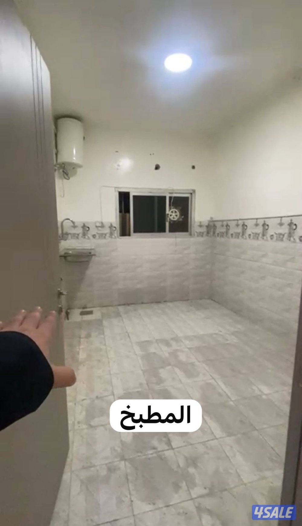شقة أرضية ٣ غرف وحمامين ومطبخ  وصالة وموقف سيارتين من المالك مباشر2
