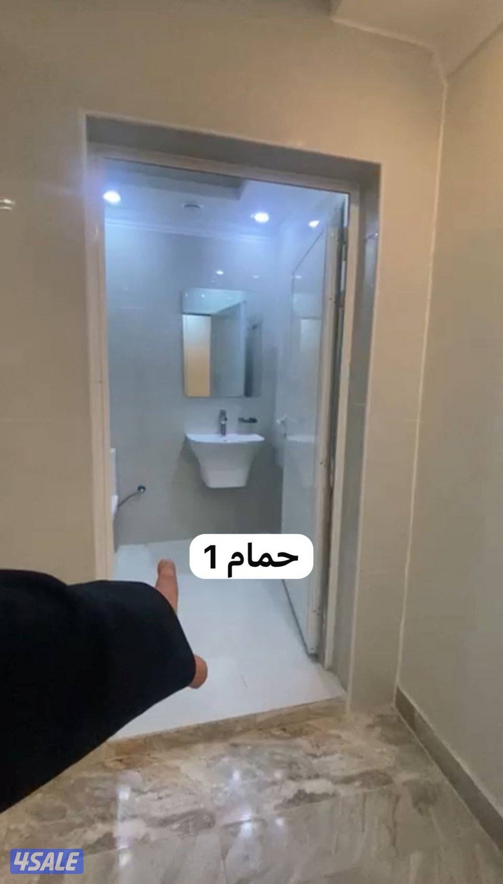 شقة أرضية ٣ غرف وحمامين ومطبخ  وصالة وموقف سيارتين من المالك مباشر3