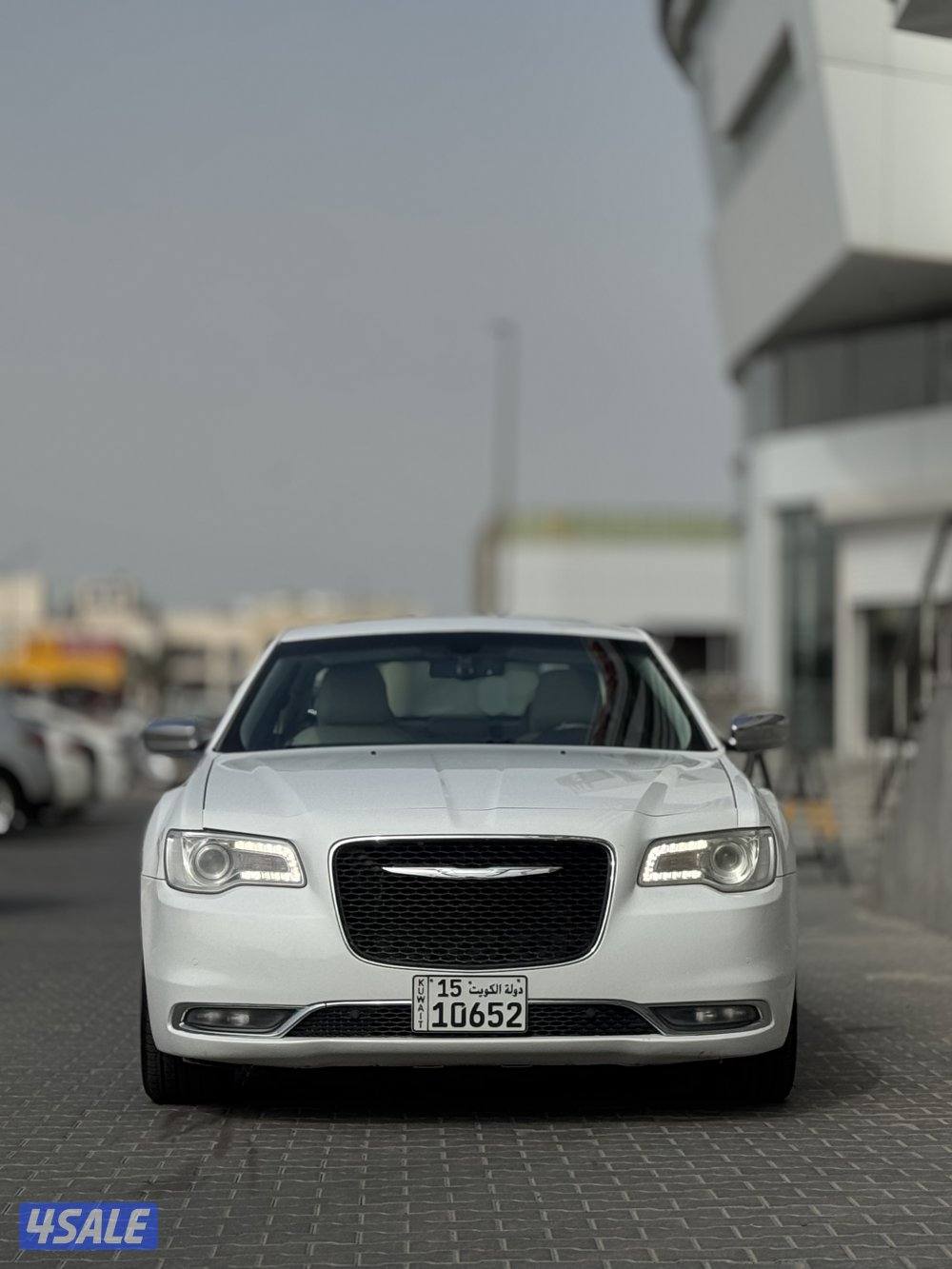 للبيع كرايزلر 300 موديل 20180