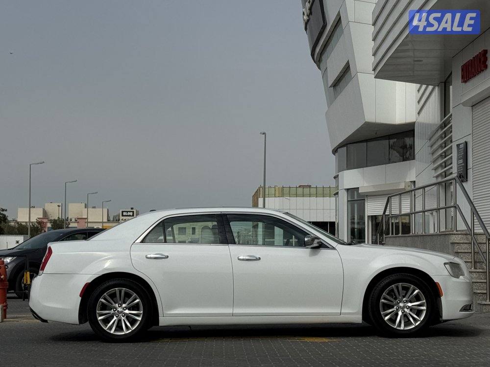 للبيع كرايزلر 300 موديل 20182