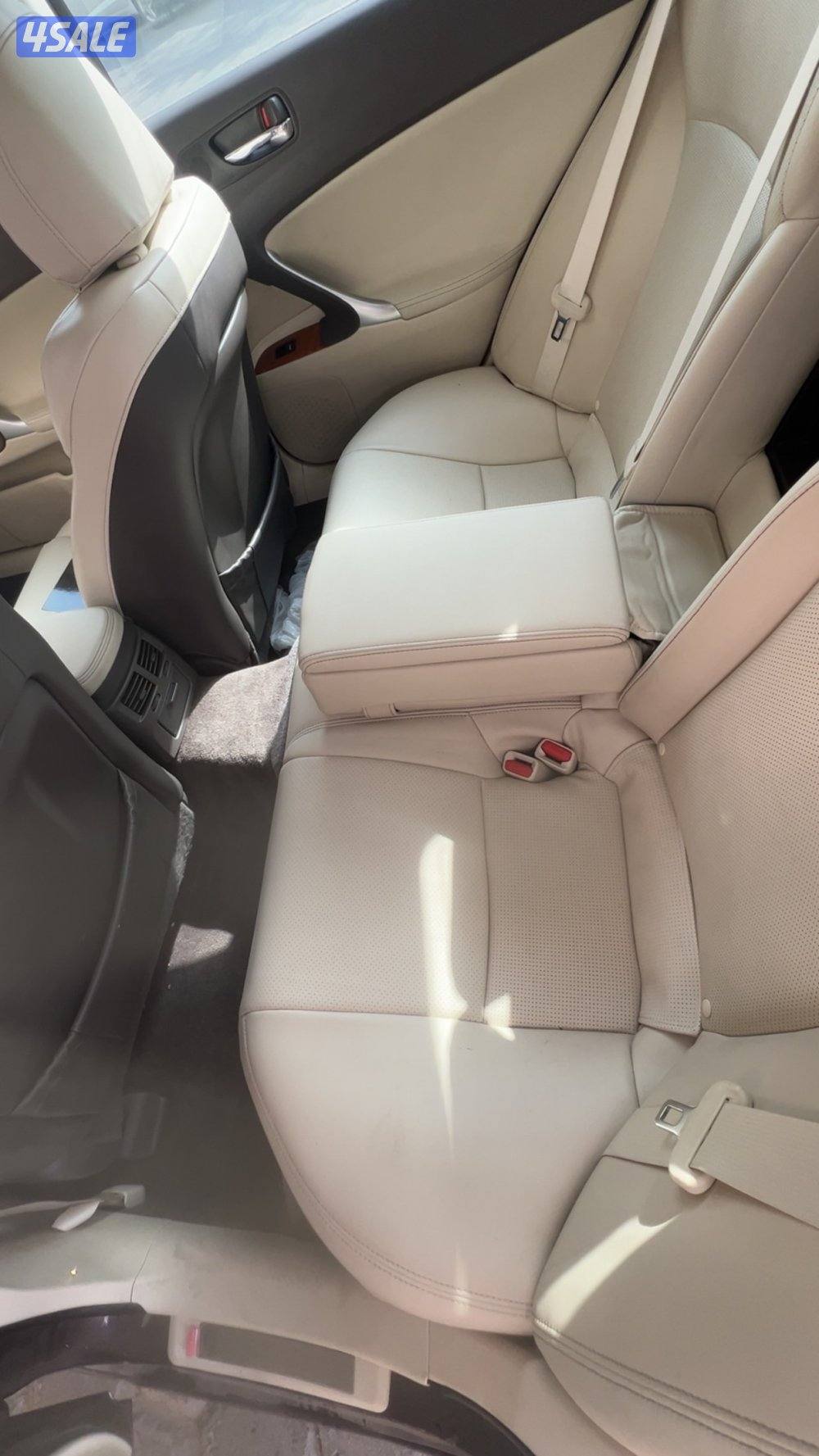 لكزس is 300 مالك اول3