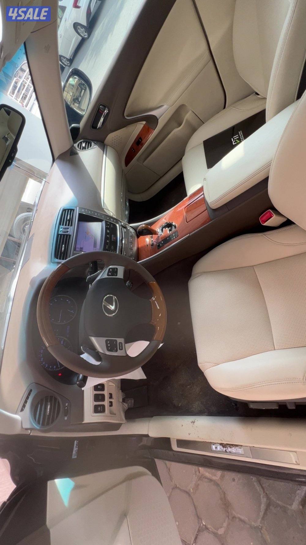 لكزس is 300 مالك اول5