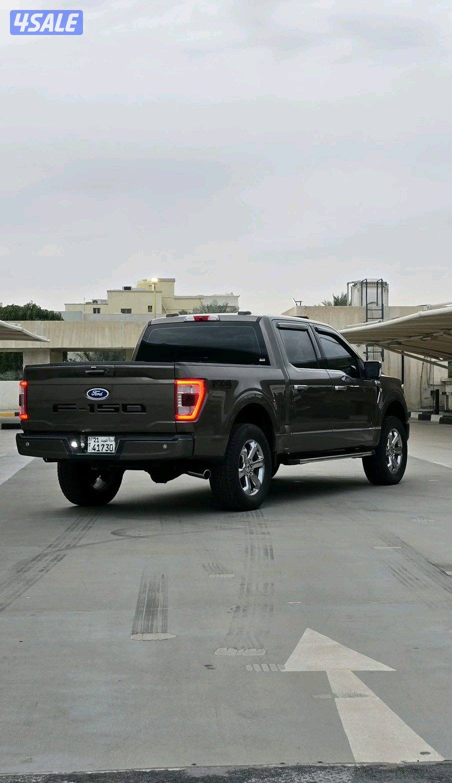 للبيع او للبدل لاريت V8 FX4 تحت الكفاله1