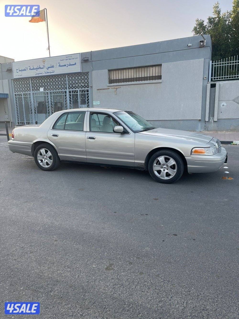 للبيع فورد فكتوريا1