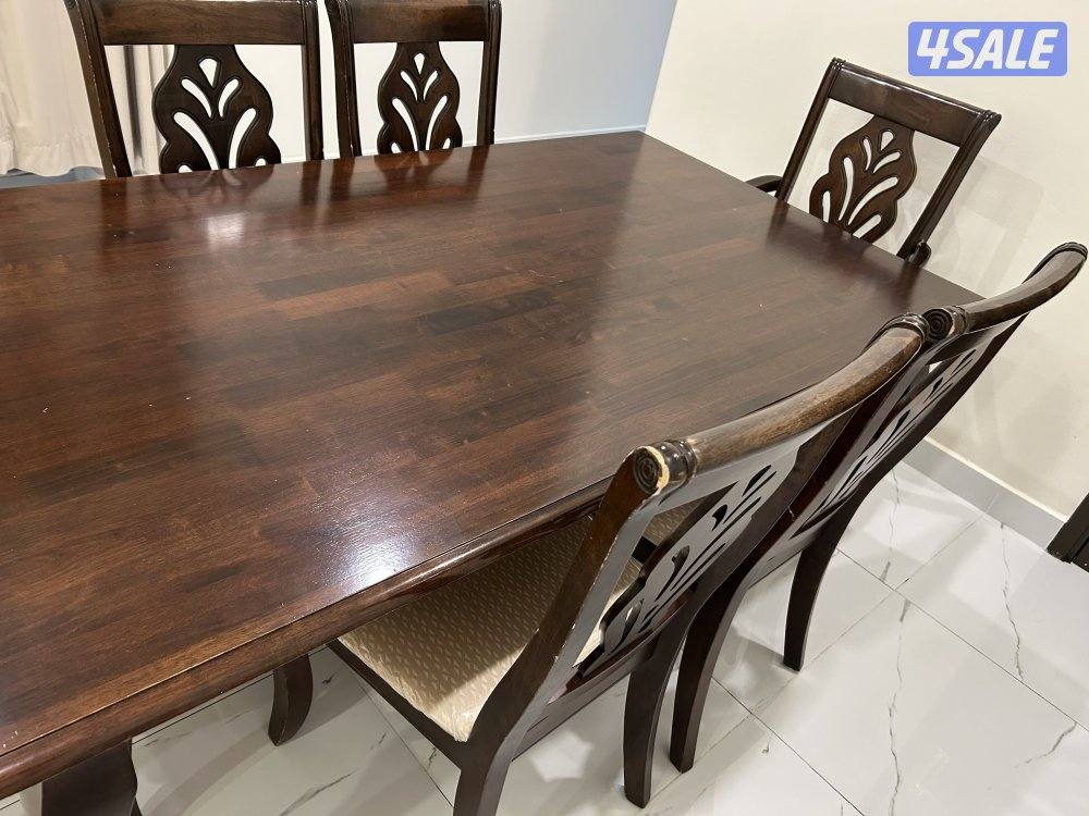 للبيع طاولة طعام مع ٦ كراسي بحالة ممتازة وجودة عالية1