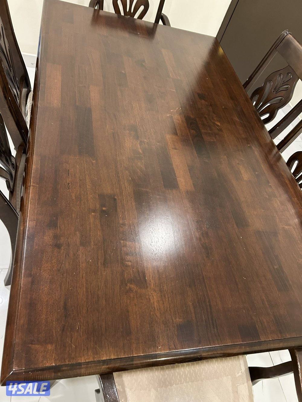 للبيع طاولة طعام مع ٦ كراسي بحالة ممتازة وجودة عالية3