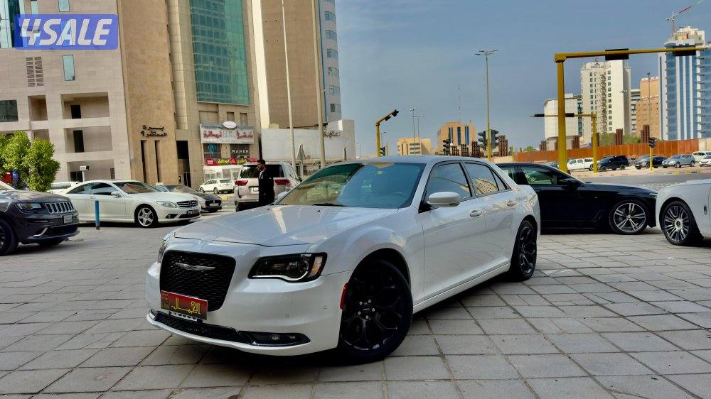 كرايسلر S/ C300/ موديل 2020/ عداد 156 ألف/ صبغ الوكالة2
