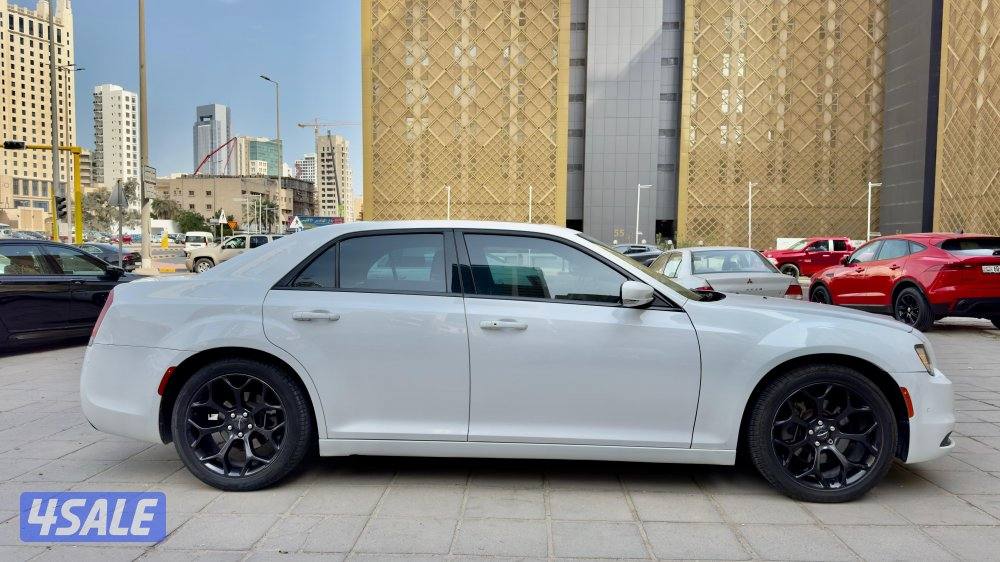 كرايسلر S/ C300/ موديل 2020/ عداد 156 ألف/ صبغ الوكالة3