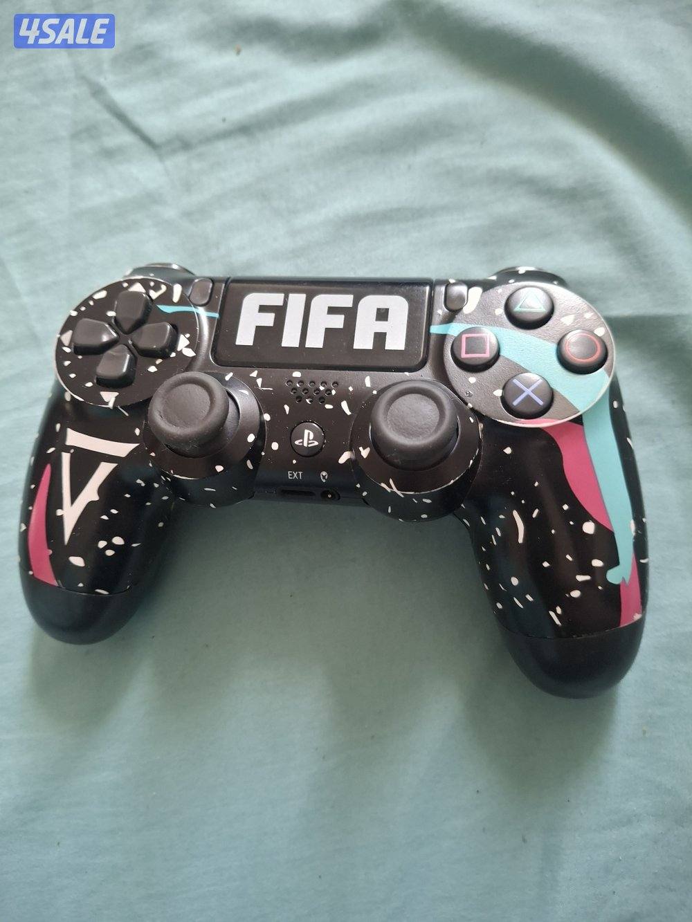 يد سوني ٤ مستعمل نظيف0