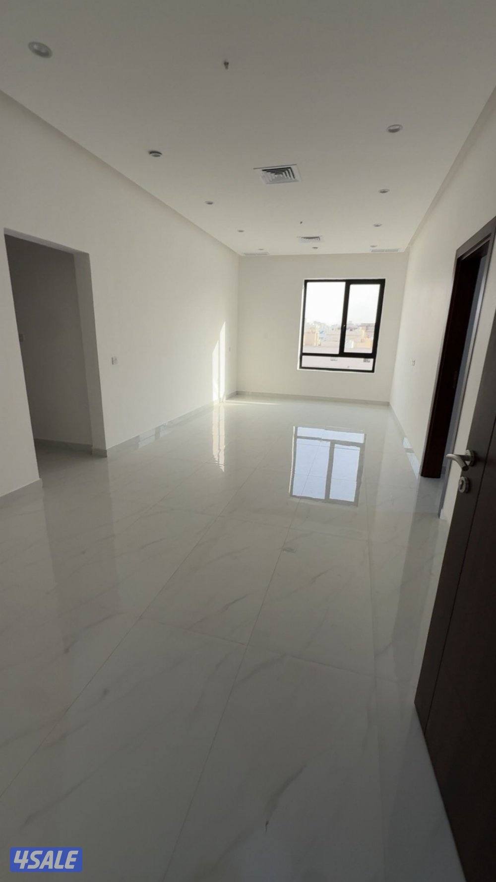 شقة 200م 4 غرف و3 حمام و حمام ماستر جديدةً1