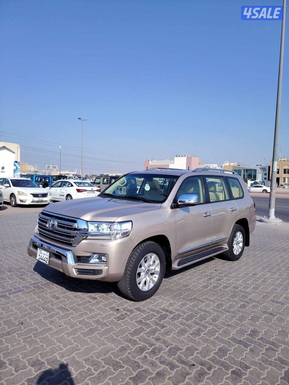 لاندكروز GXR 8 ٢٠١٧ ماشي١١٧ الف صبغ وكااله0