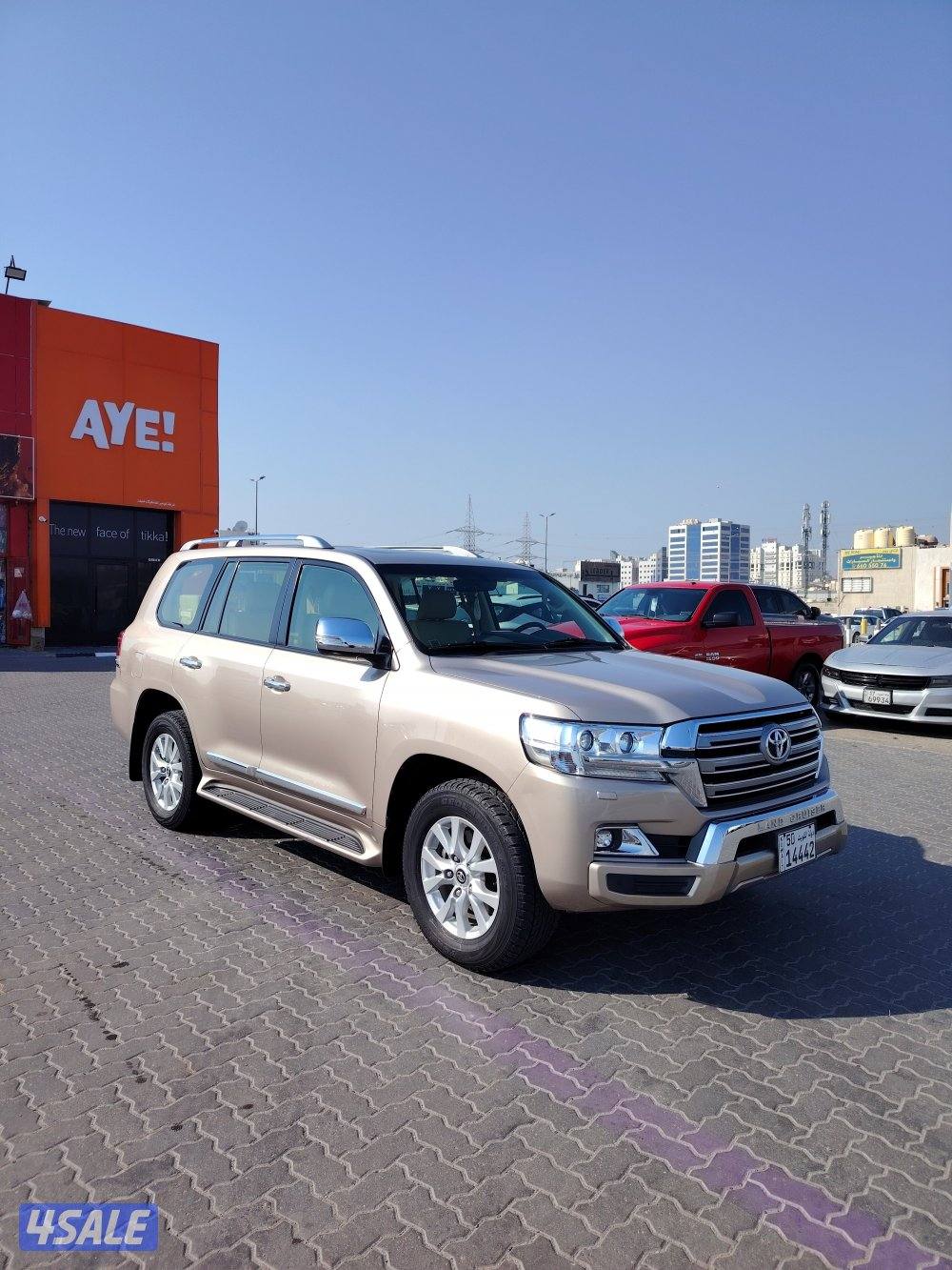 لاندكروز GXR 8 ٢٠١٧ ماشي١١٧ الف صبغ وكااله1