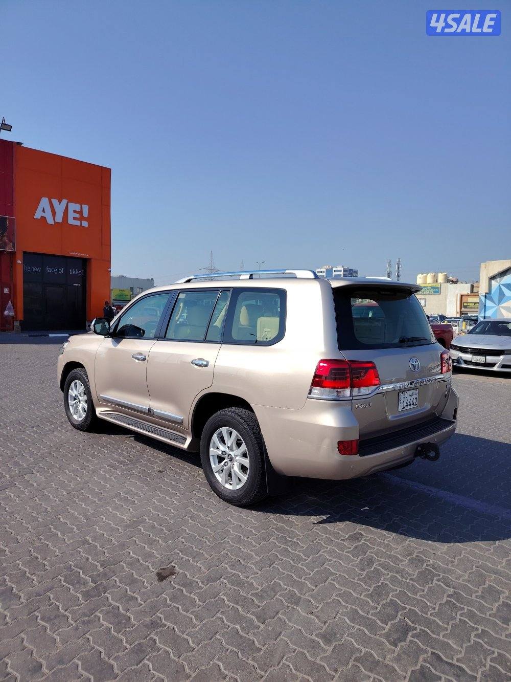 لاندكروز GXR 8 ٢٠١٧ ماشي١١٧ الف صبغ وكااله2