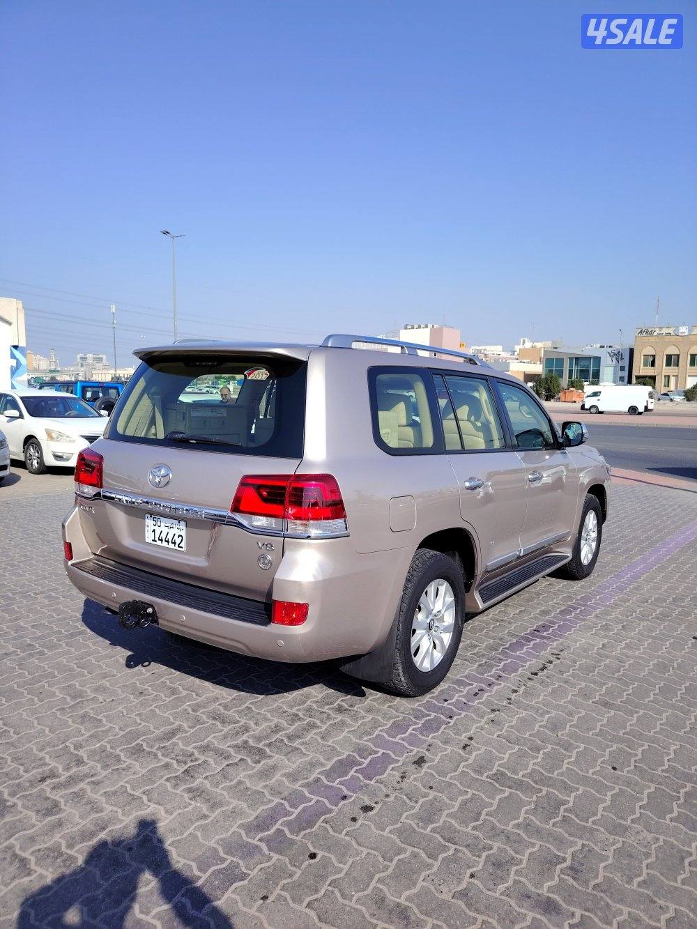 لاندكروز GXR 8 ٢٠١٧ ماشي١١٧ الف صبغ وكااله3